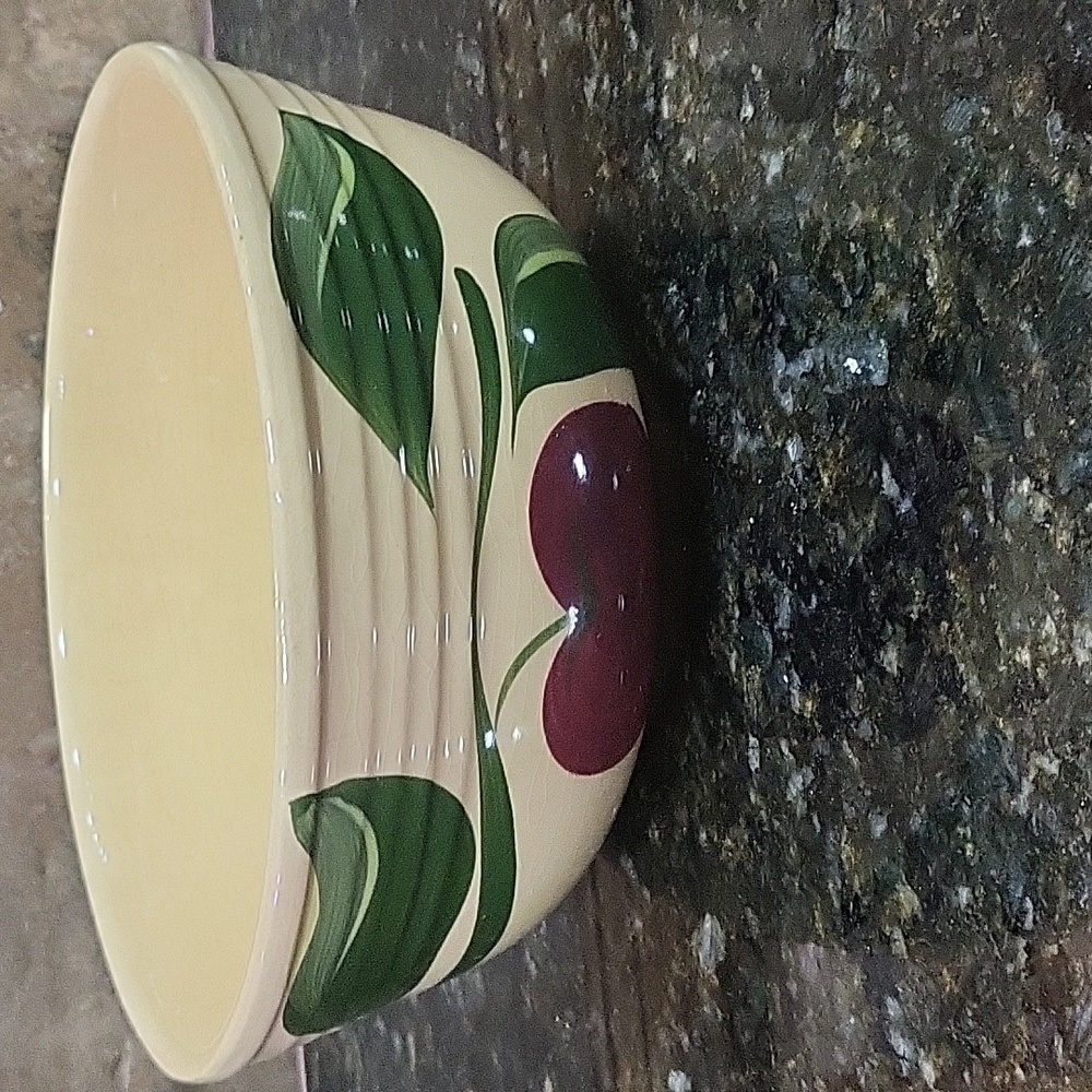 Watt Pottery #07 Ribbed NAPPY BOWL Oven Ware 3 LEAF APPLE Pattern